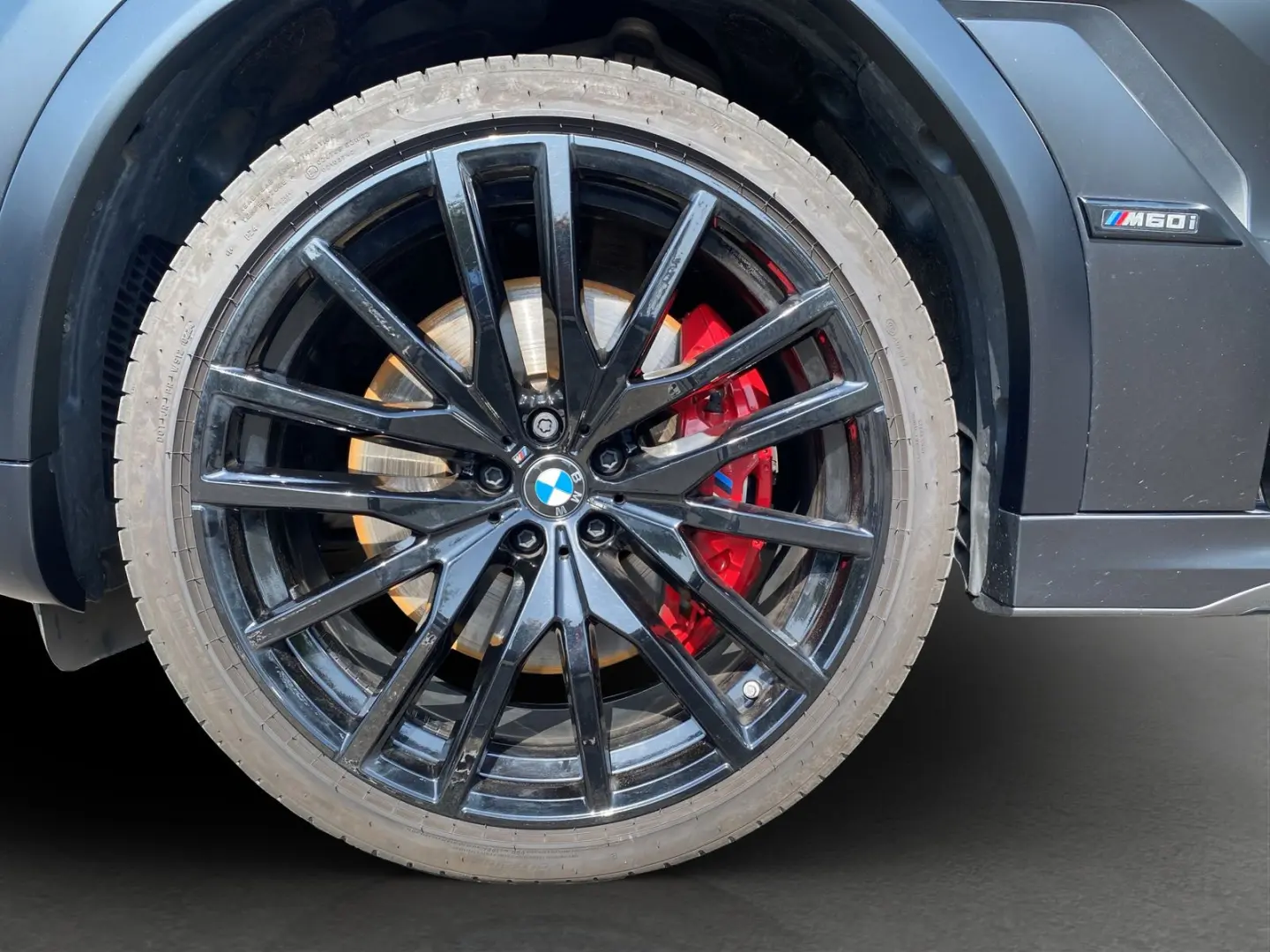 X6 M60i xDrive Individual Sky Lounge ACC B&W NP1