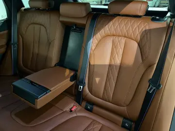 X5 M60i xDrive M Sport Massage Bowers & Wilkins