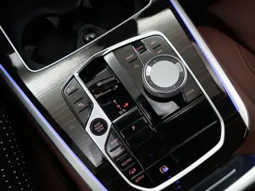 X5 M60i xDrive [SkyLounge, HK Sound, DA Prof.]