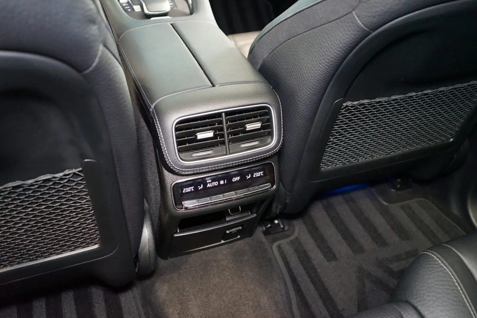 GLE450*4M*PANO*MASSAGE*TOW*360*7-SEATS*