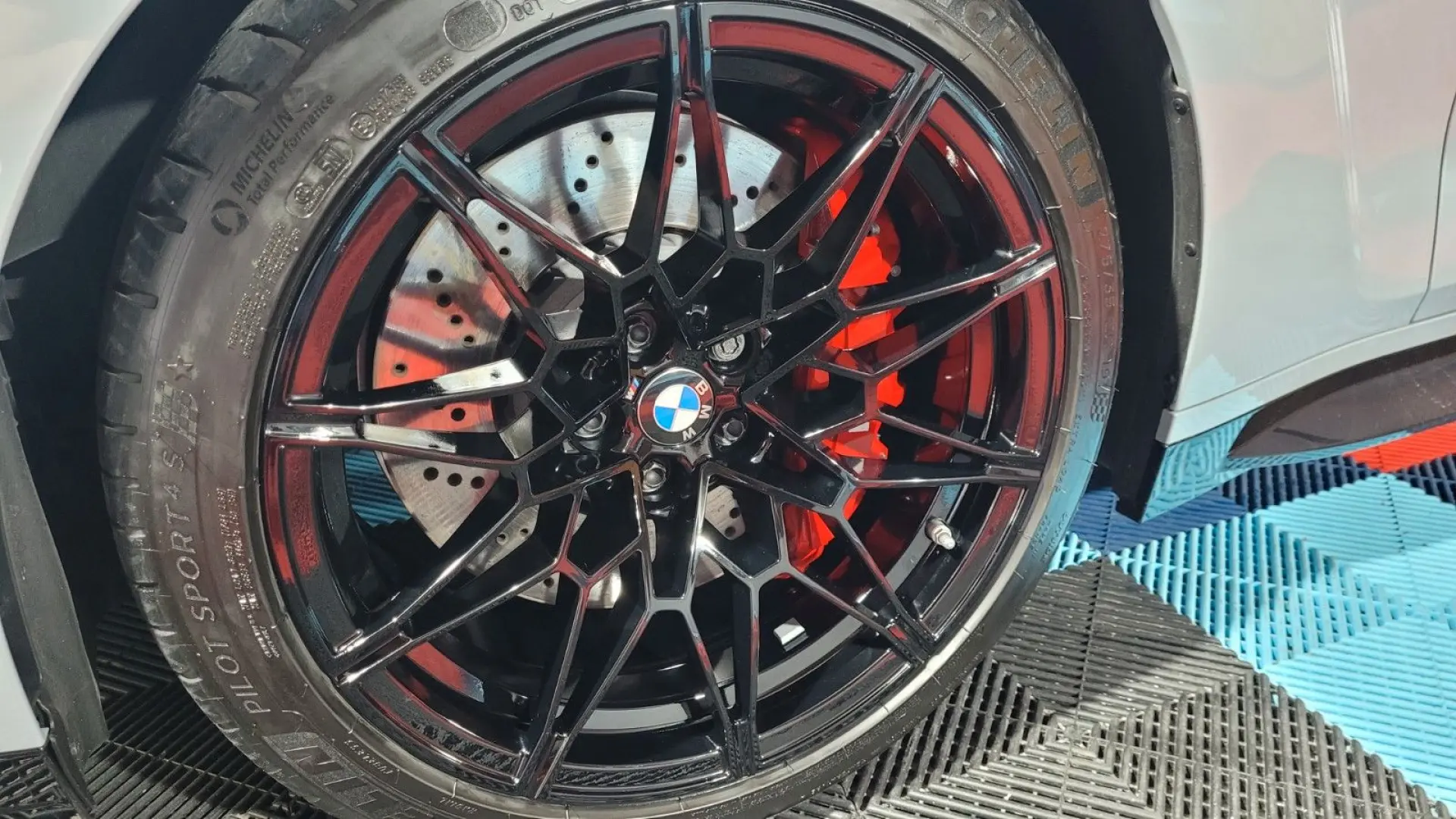 BMW M4 Carbon Handschalter Garantie bis 2027