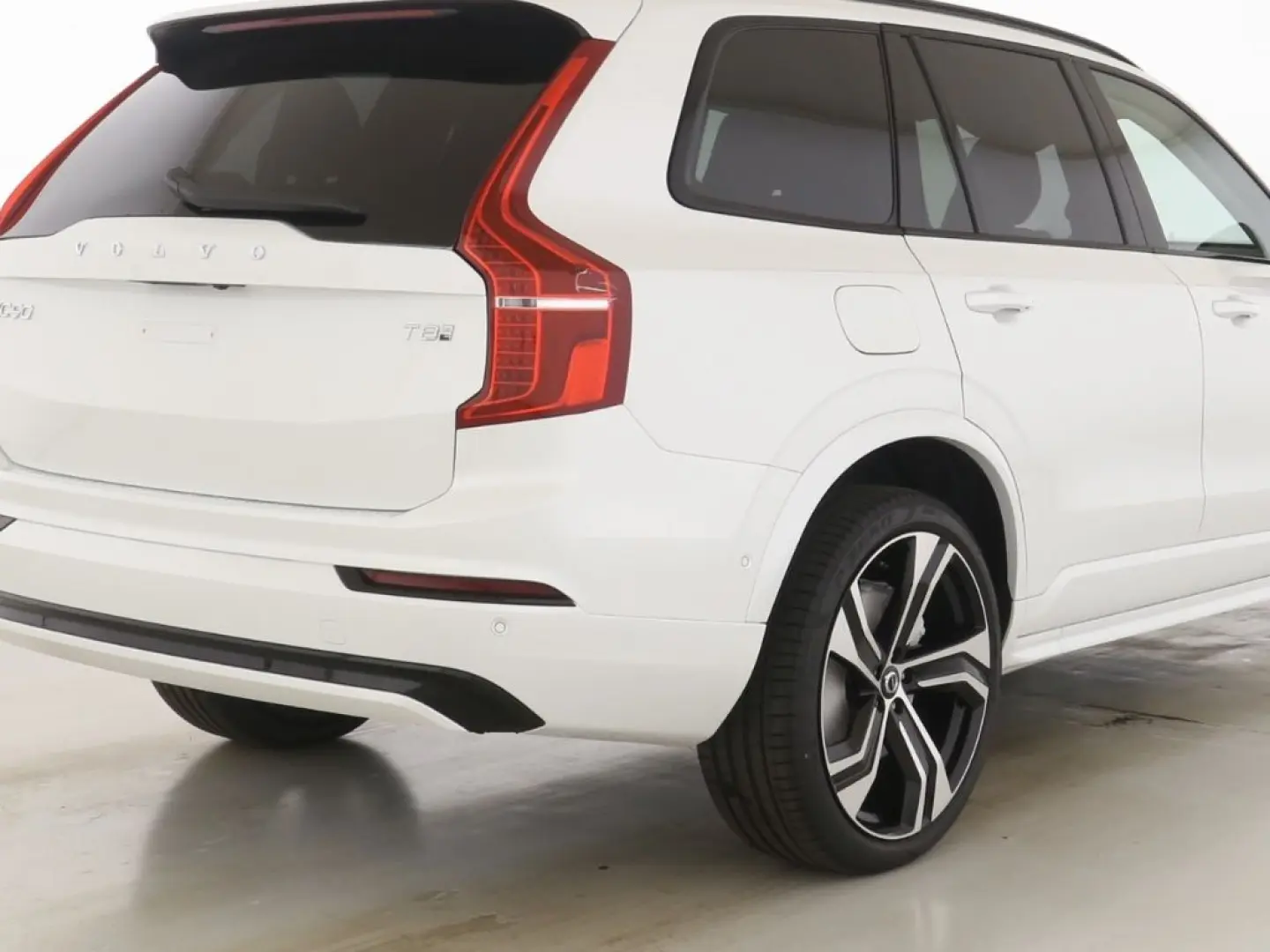 XC90 Ultra Dark Recharge Plug-In Hybrid AWD T8 T