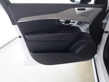 XC90 Ultra Dark Recharge Plug-In Hybrid AWD T8 T