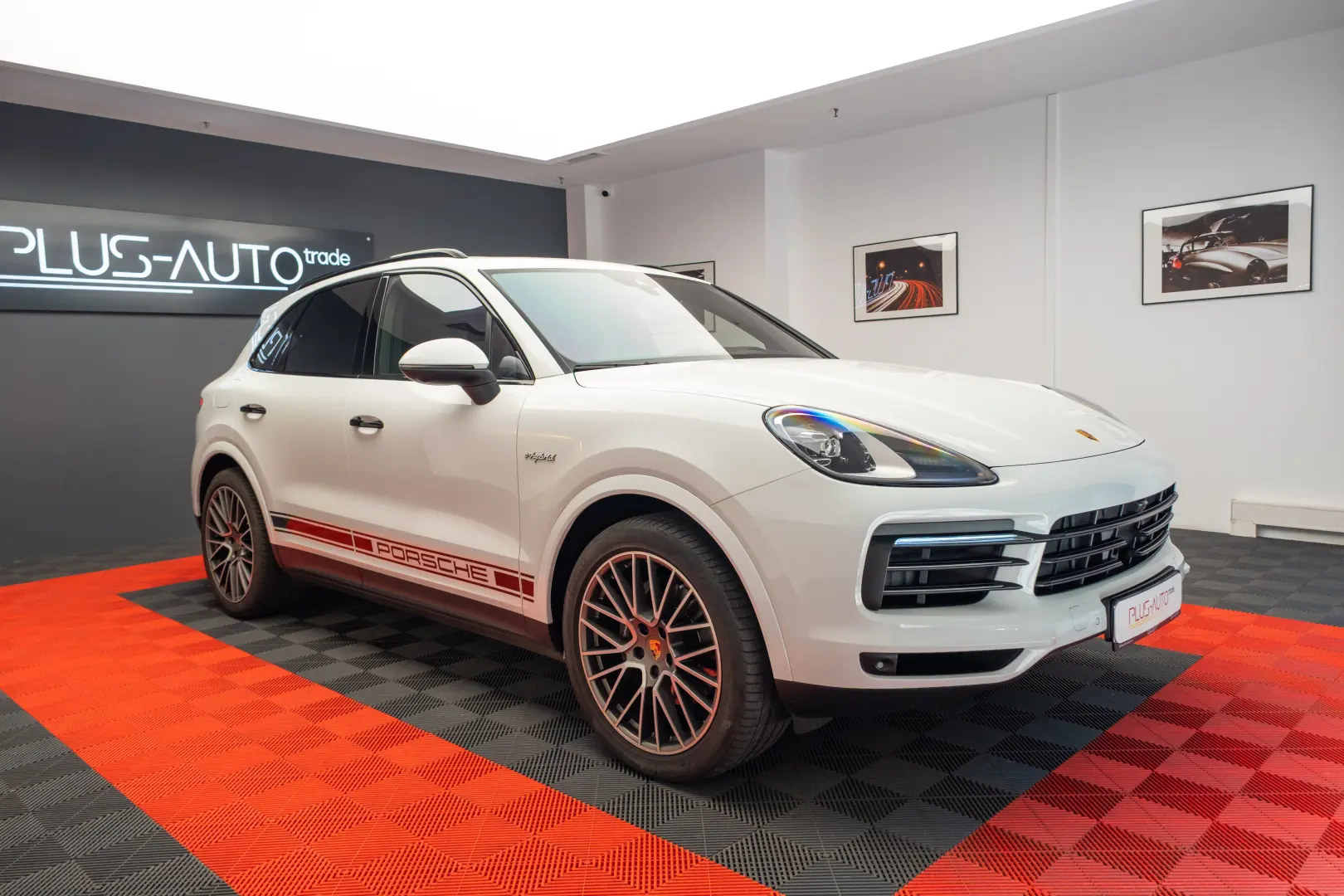 Porsche Cayenne E-Hybrid Garantie pana pe 2 aprilie 2028