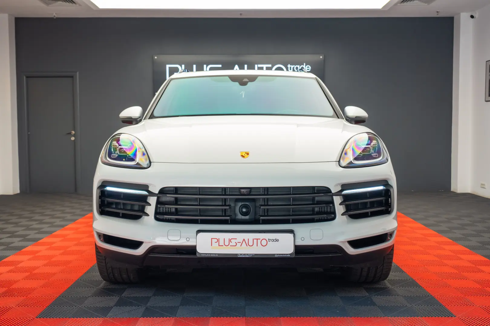 Porsche Cayenne E-Hybrid Garantie pana pe 2 aprilie 2028