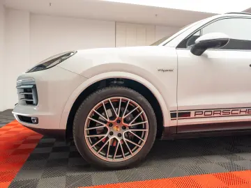 Porsche Cayenne E-Hybrid Garantie pana pe 2 aprilie 2028