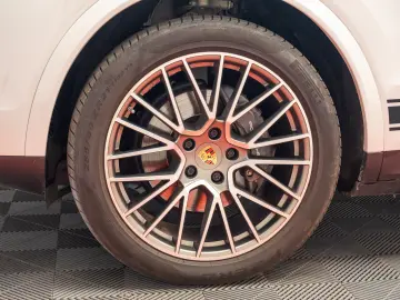 Porsche Cayenne E-Hybrid Garantie pana pe 2 aprilie 2028