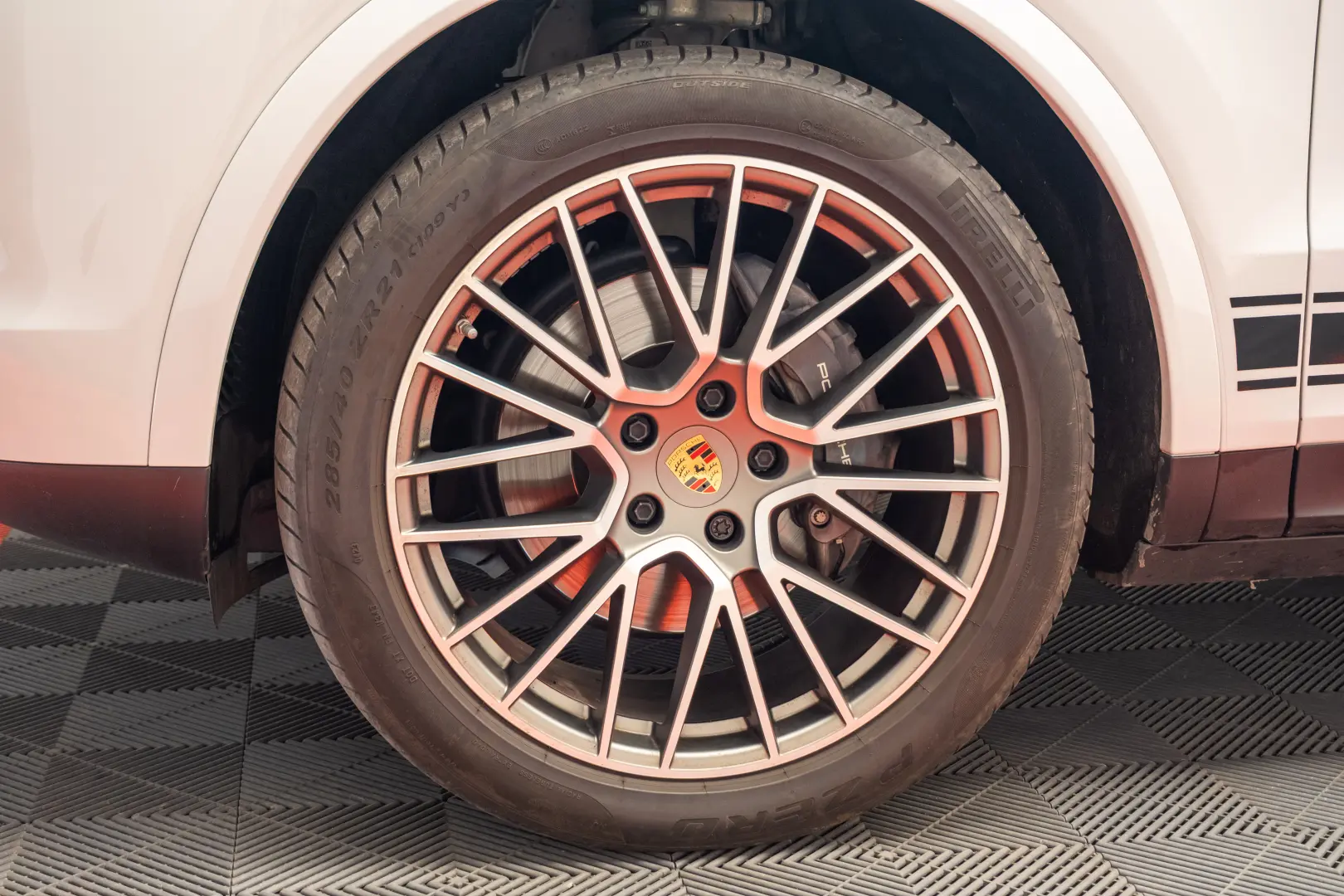 Porsche Cayenne E-Hybrid Garantie pana pe 2 aprilie 2028