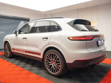 Porsche Cayenne E-Hybrid Garantie pana pe 2 aprilie 2028