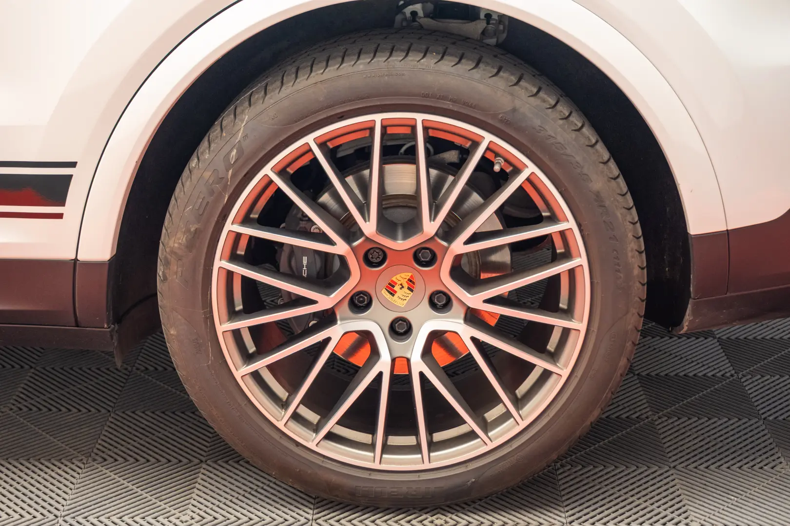 Porsche Cayenne E-Hybrid Garantie pana pe 2 aprilie 2028