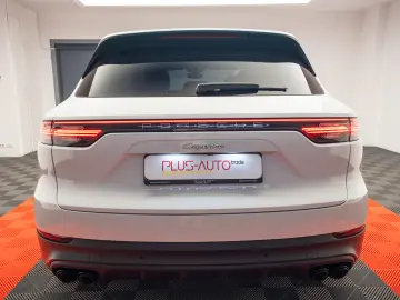 Porsche Cayenne E-Hybrid Garantie pana pe 2 aprilie 2028