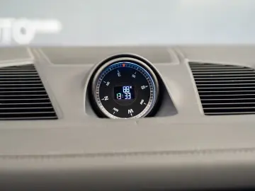 Porsche Cayenne E-Hybrid Garantie pana pe 2 aprilie 2028