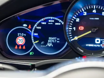 Porsche Cayenne E-Hybrid Garantie pana pe 2 aprilie 2028