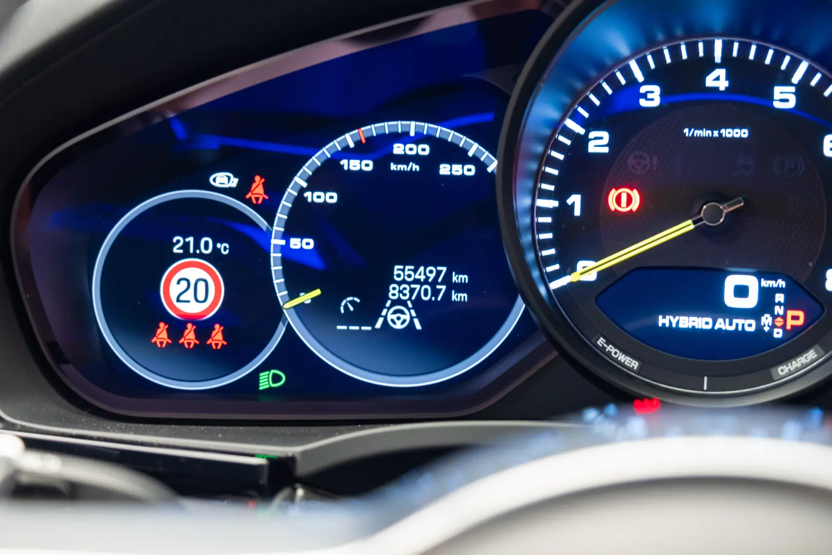 Porsche Cayenne E-Hybrid Garantie pana pe 2 aprilie 2028