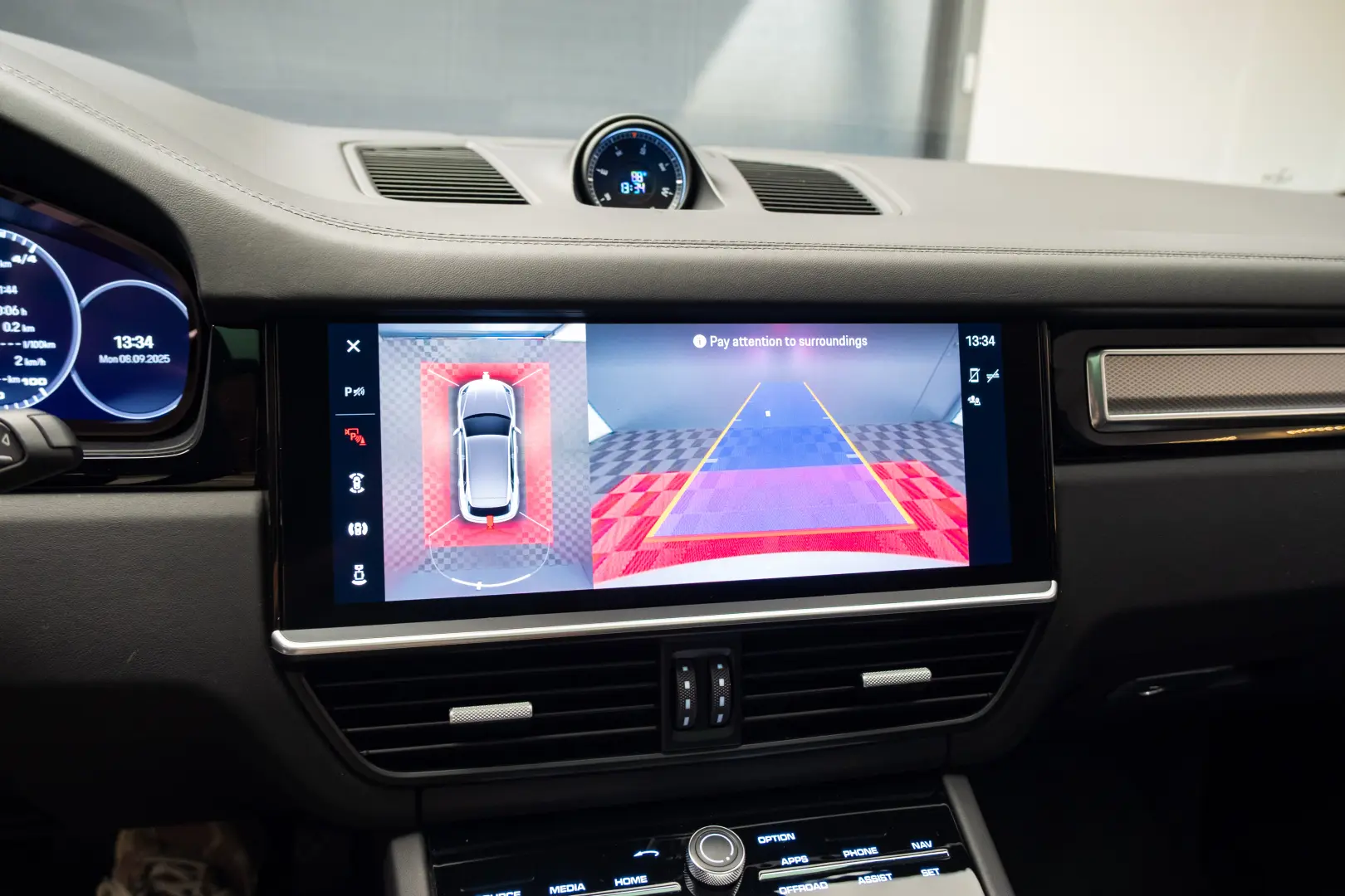 Porsche Cayenne E-Hybrid Garantie pana pe 2 aprilie 2028