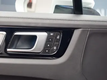Porsche Cayenne E-Hybrid Garantie pana pe 2 aprilie 2028