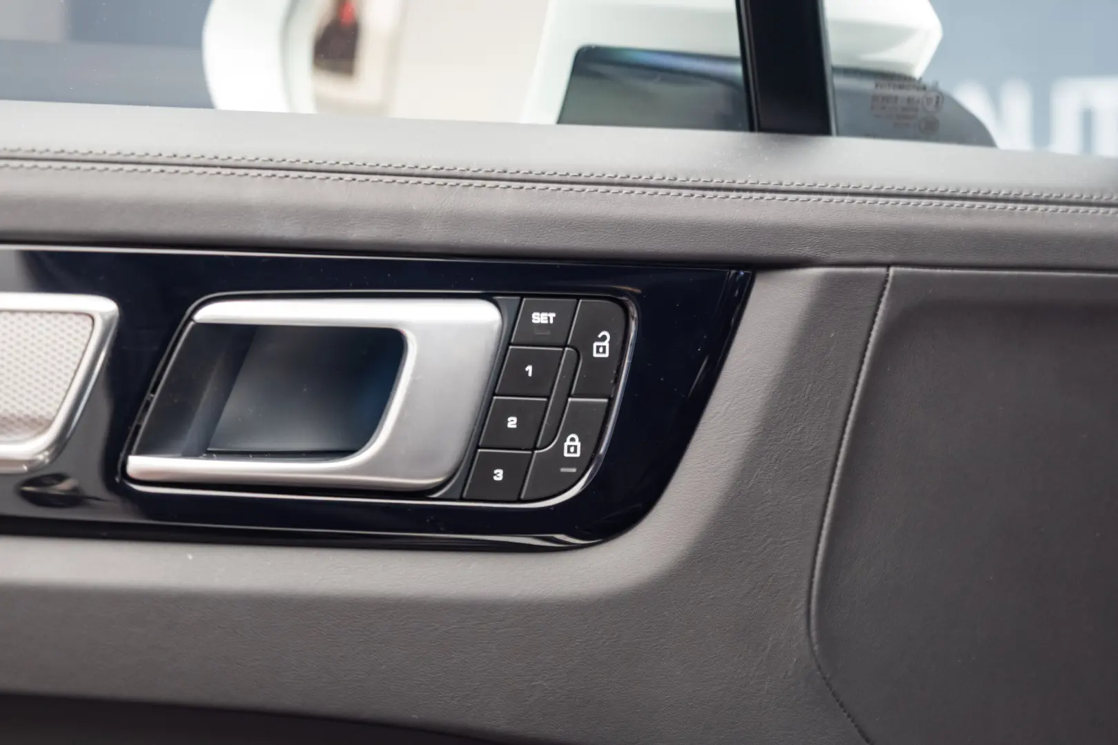 Porsche Cayenne E-Hybrid Garantie pana pe 2 aprilie 2028