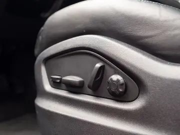 Porsche Cayenne E-Hybrid Garantie pana pe 2 aprilie 2028