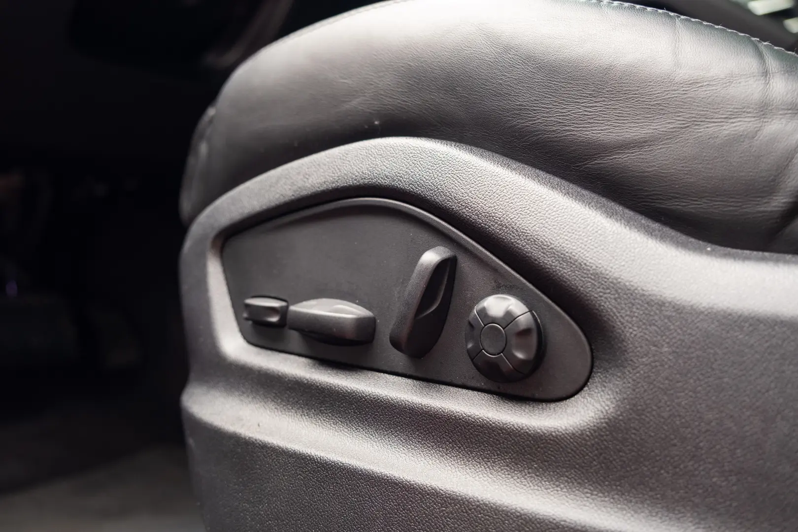 Porsche Cayenne E-Hybrid Garantie pana pe 2 aprilie 2028