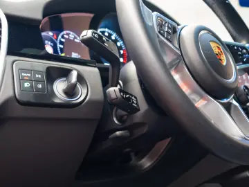 Porsche Cayenne E-Hybrid Garantie pana pe 2 aprilie 2028