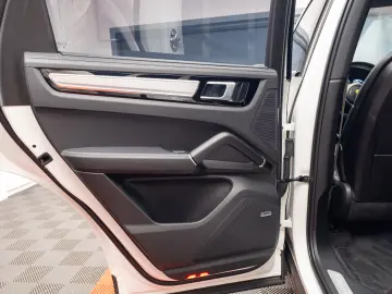 Porsche Cayenne E-Hybrid Garantie pana pe 2 aprilie 2028