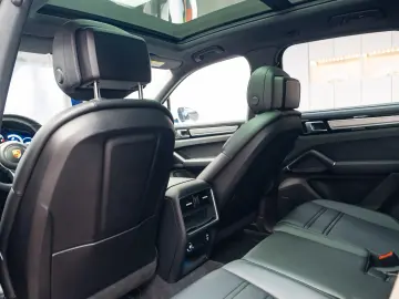 Porsche Cayenne E-Hybrid Garantie pana pe 2 aprilie 2028