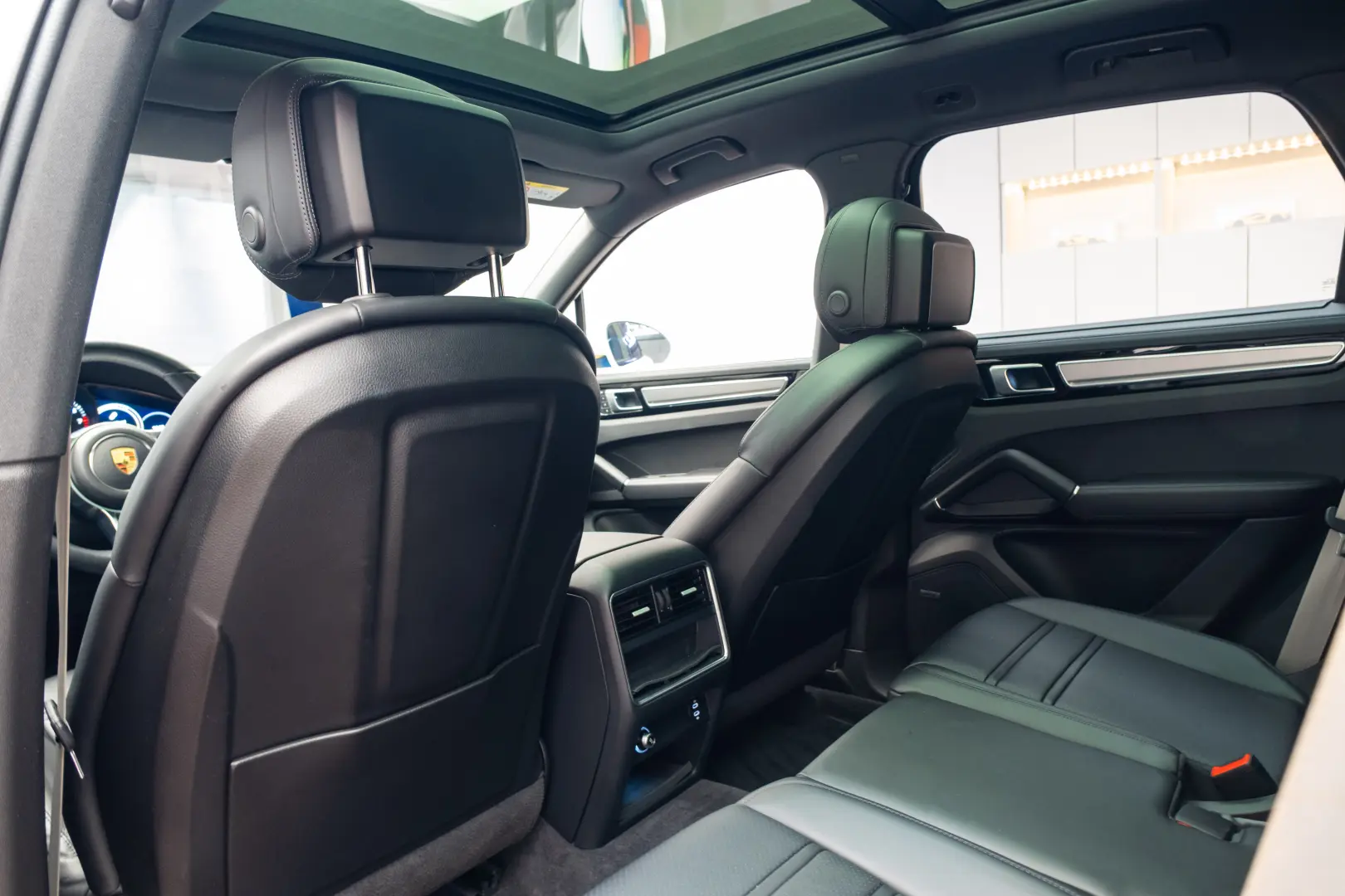 Porsche Cayenne E-Hybrid Garantie pana pe 2 aprilie 2028
