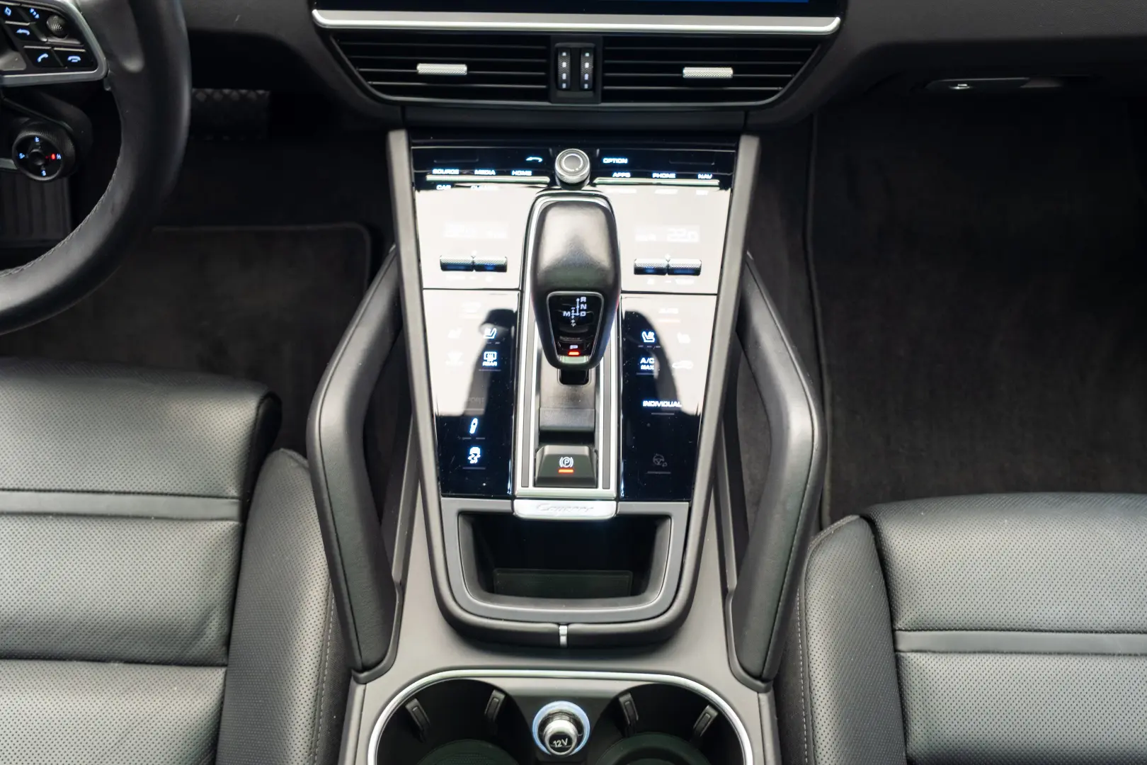 Porsche Cayenne E-Hybrid Garantie pana pe 2 aprilie 2028