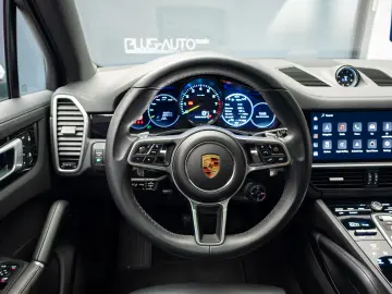 Porsche Cayenne E-Hybrid Garantie pana pe 2 aprilie 2028