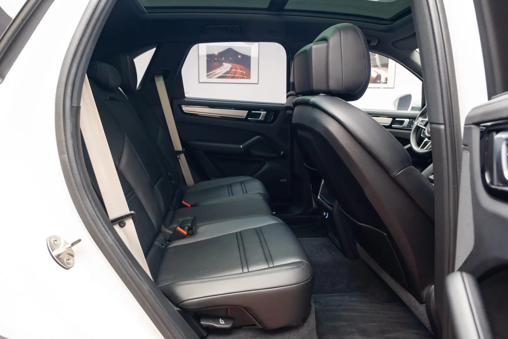 Porsche Cayenne E-Hybrid Garantie pana pe 2 aprilie 2028