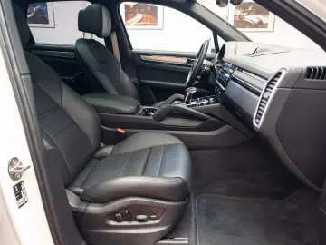 Porsche Cayenne E-Hybrid Garantie pana pe 2 aprilie 2028