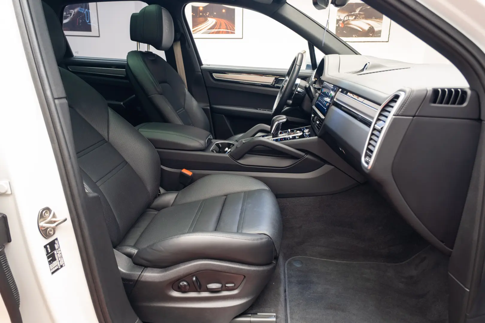 Porsche Cayenne E-Hybrid Garantie pana pe 2 aprilie 2028