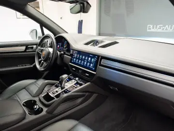 Porsche Cayenne E-Hybrid Garantie pana pe 2 aprilie 2028