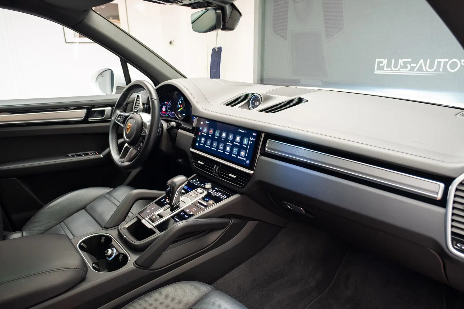 Porsche Cayenne E-Hybrid Garantie pana pe 2 aprilie 2028