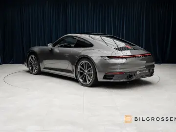 911 Carrera 4