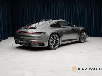 911 Carrera 4