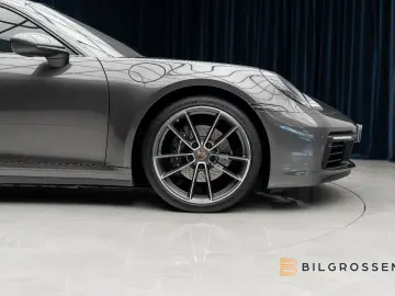 911 Carrera 4