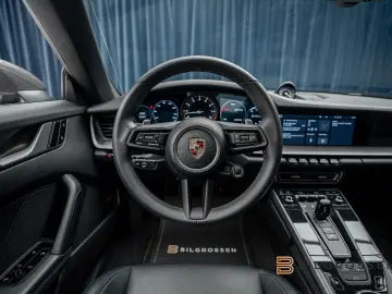 911 Carrera 4