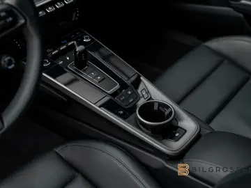 911 Carrera 4