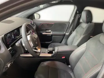 GLA 200 AMG, Kamera, CarPlay, Totwinkel, LED