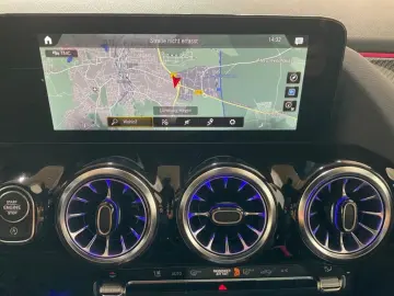 GLA 200 AMG, Kamera, CarPlay, Totwinkel, LED