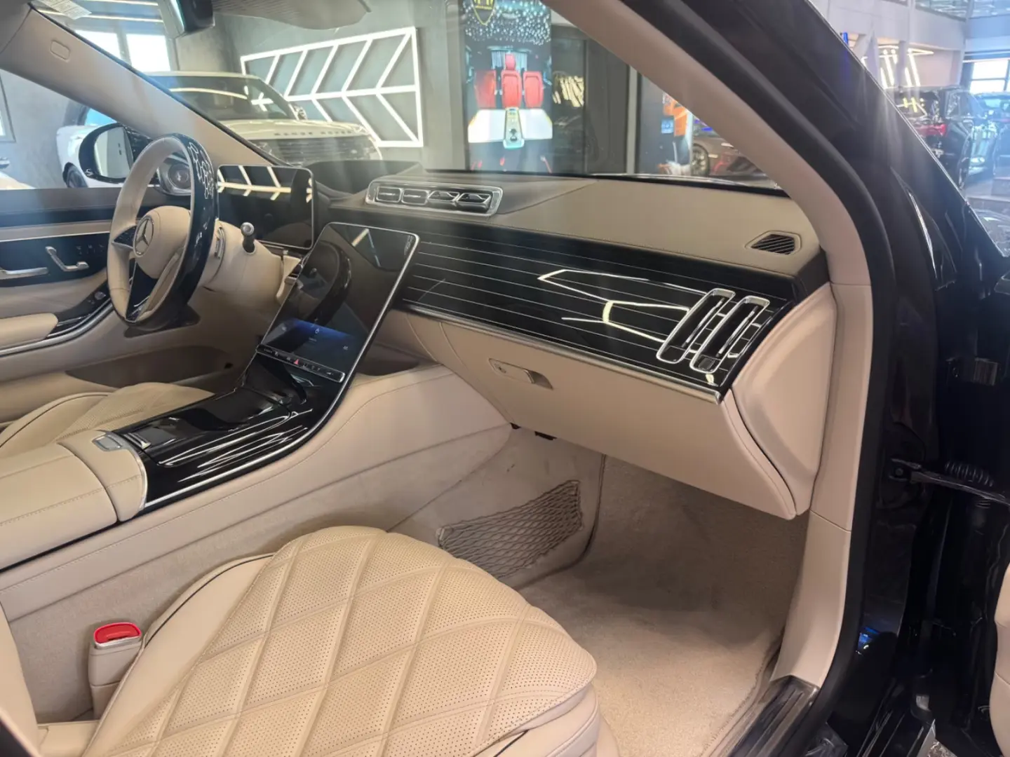 Mercedes-Benz S 580 Maybach MY 2025 + E-Active Body