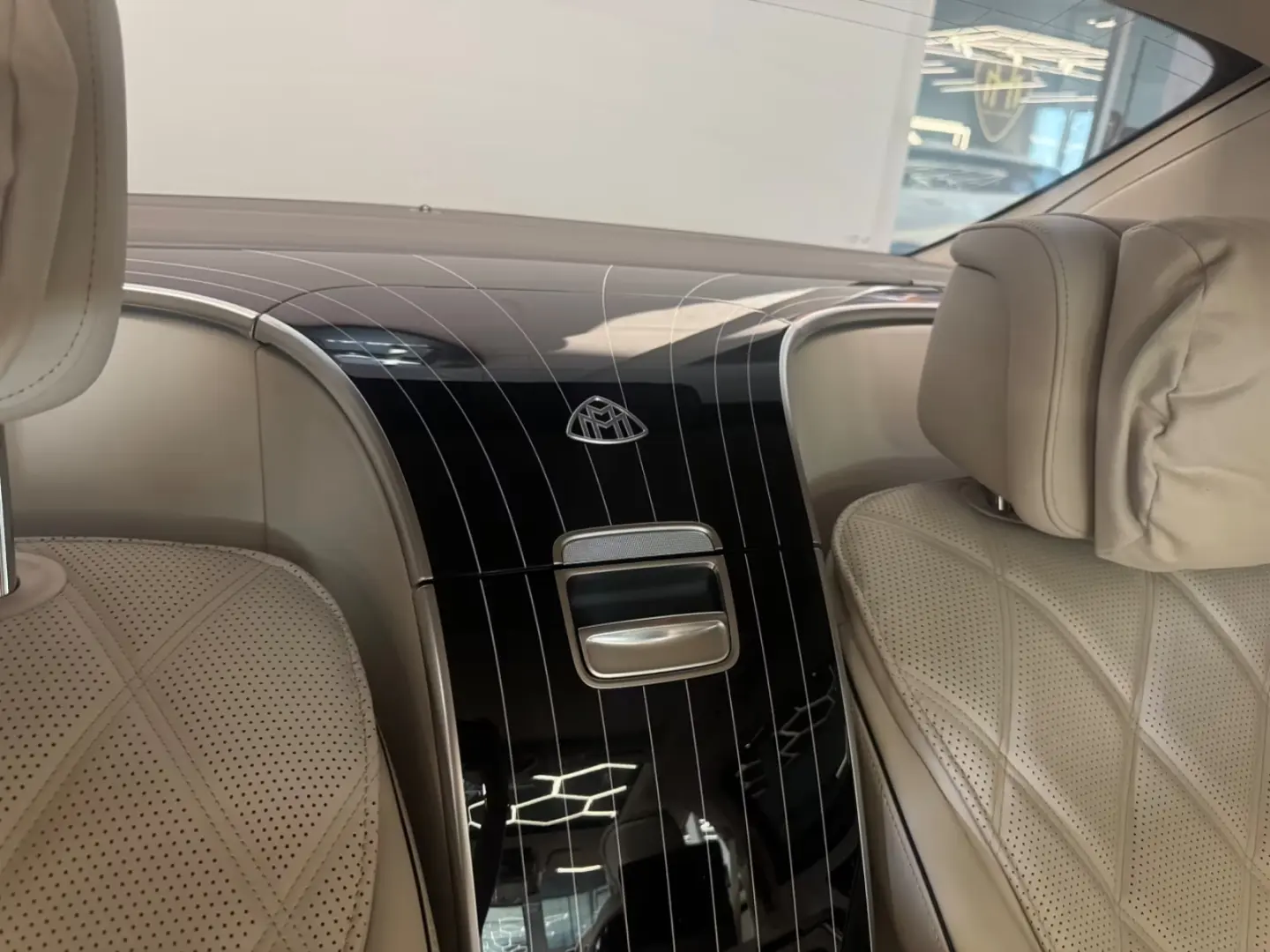 Mercedes-Benz S 580 Maybach MY 2025 + E-Active Body