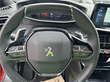 Peugeot 2008 GT PureTech 130 EAT8