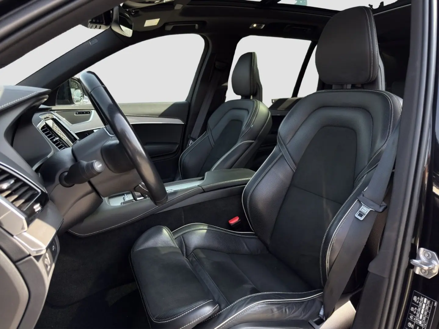 XC90 B5 R-Design AWD/Navi/LED/AHK/Pano/20Zoll