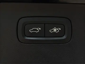XC90 B5 R-Design AWD/Navi/LED/AHK/Pano/20Zoll