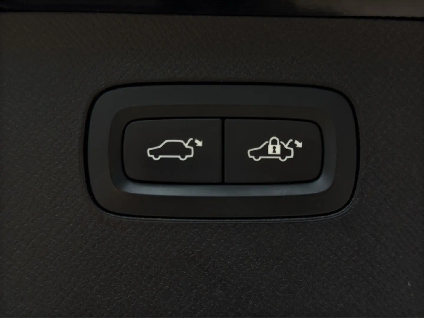 XC90 B5 R-Design AWD/Navi/LED/AHK/Pano/20Zoll
