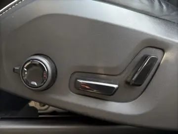XC90 B5 R-Design AWD/Navi/LED/AHK/Pano/20Zoll