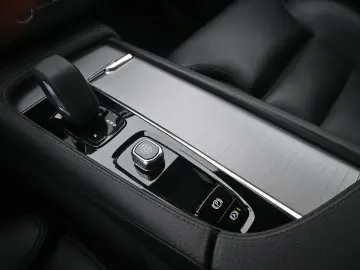 XC90 T8 AWD Inscrip. Expres. PHEV*AHK*PANO*LUFT*