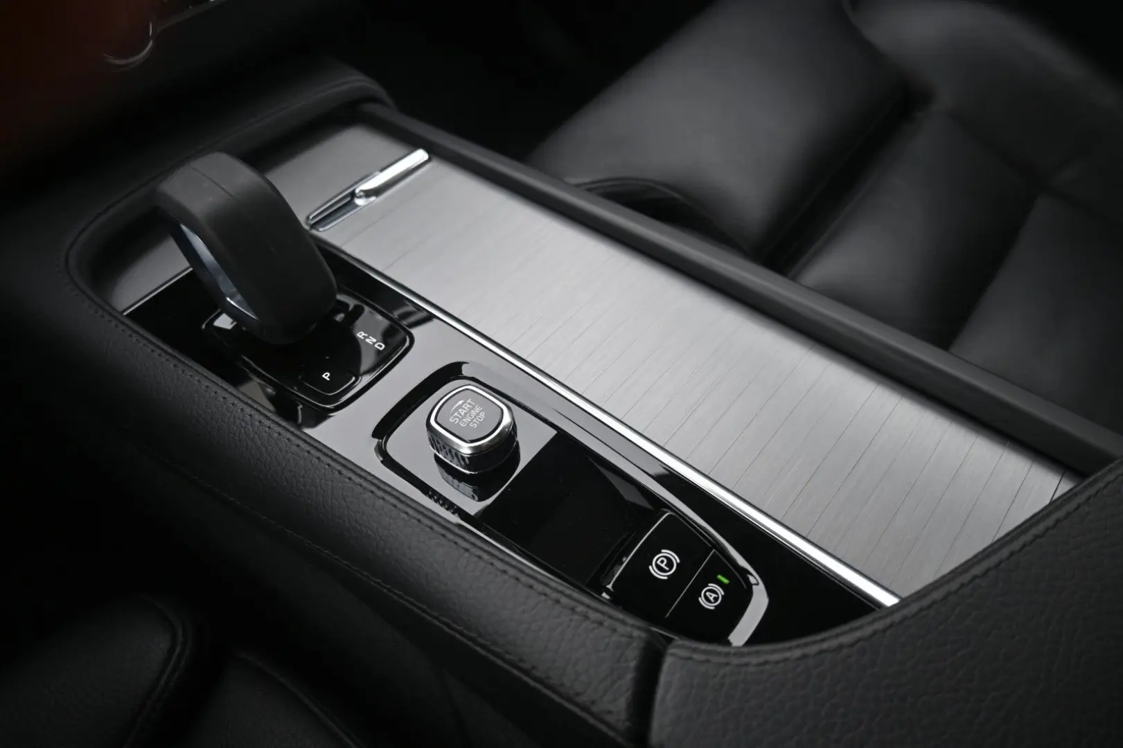 XC90 T8 AWD Inscrip. Expres. PHEV*AHK*PANO*LUFT*